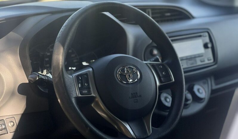 Toyota Yaris 1.5 Active full