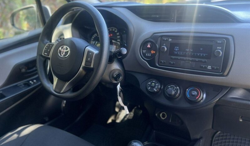Toyota Yaris 1.5 Active full