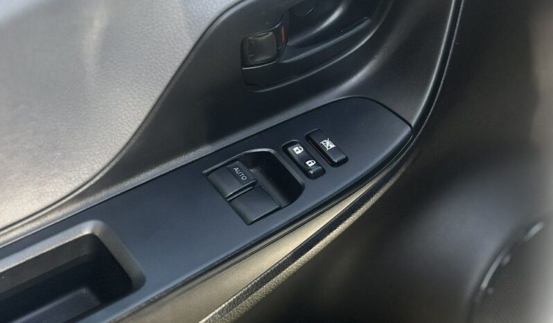 Toyota Yaris 1.5 Active full