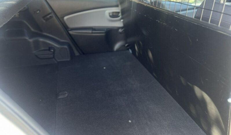 Toyota Yaris 1.5 Active full