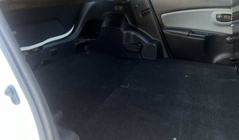 Toyota Yaris 1.5 Active full