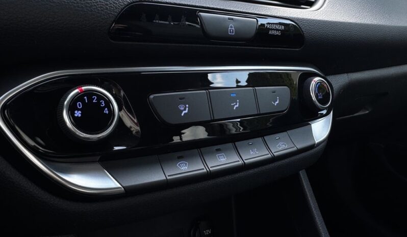 Hyundai i30 1.6 D Classic + full
