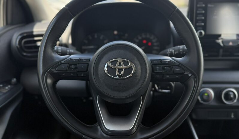 Toyota Yaris Salon Polska Poleasingowy I właściciel Serwis ASO VAT 23% Bezwypadkowy IV (2020-) full