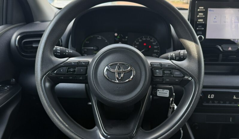 Toyota Yaris Salon Polska Poleasingowy I właściciel Serwis ASO VAT 23% Bezwypadkowy IV (2020-) full
